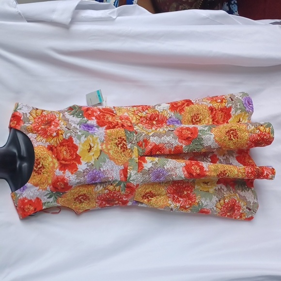 Danny & Nicole Dresses & Skirts - Danny & Nicole Floral A-Line Dress.  SZ 16, NWT, 22" PTP, 39" Long